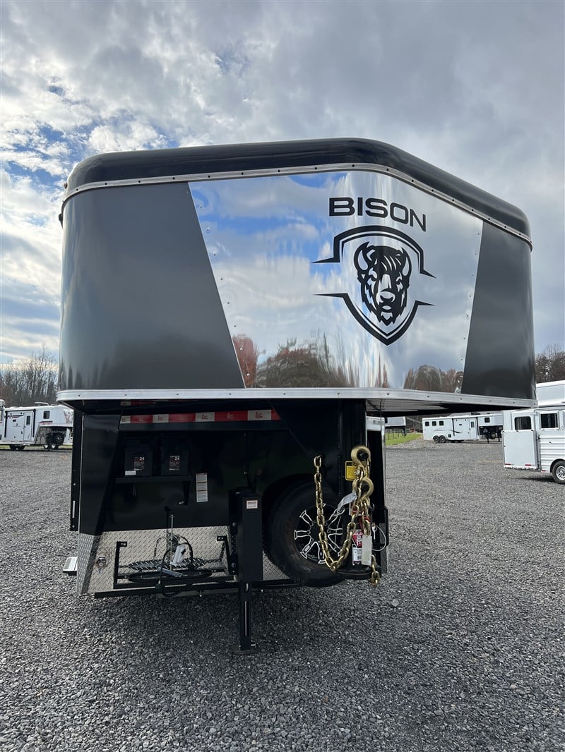 2022 Bison Ranger 3 Horse 8' Wide 9' Living Quarters Gorg!!