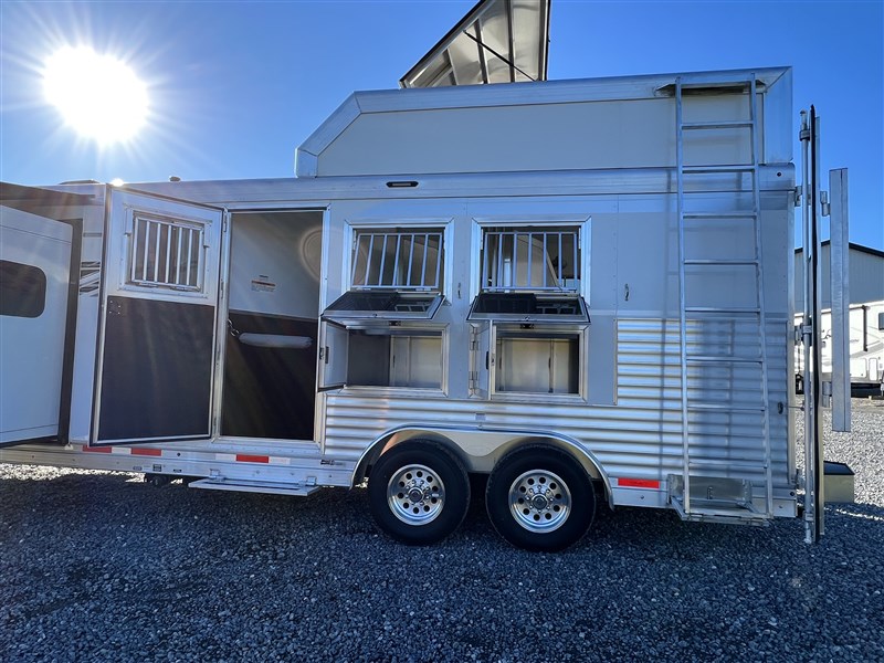 2022 SMC 3 Horse 14' LQ Slide Out Fans Camera HAY POD