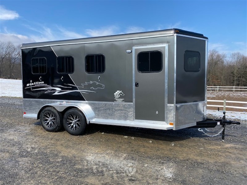 Used Homesteader Horse trailers for sale
