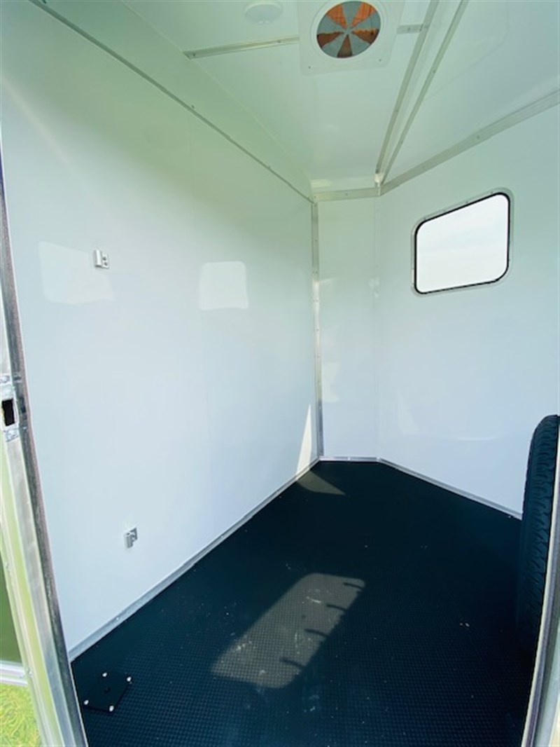 Trailer Photo 7