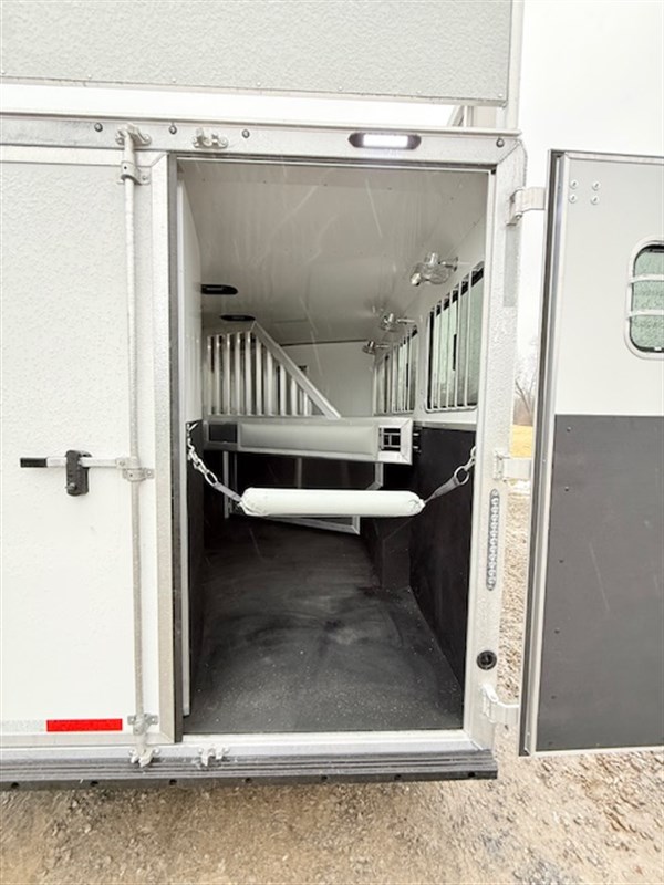Trailer Photo 6