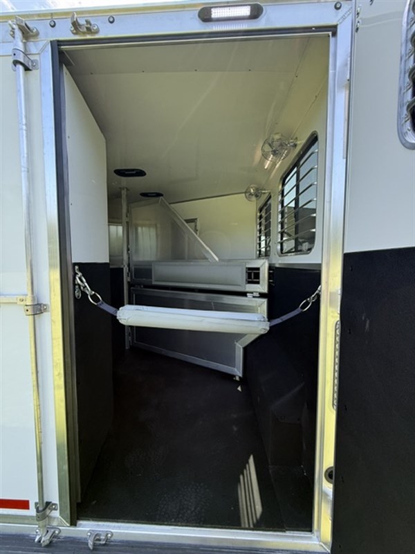 Trailer Photo 6