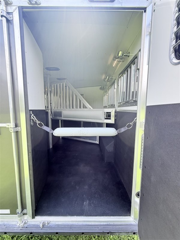 Trailer Photo 6