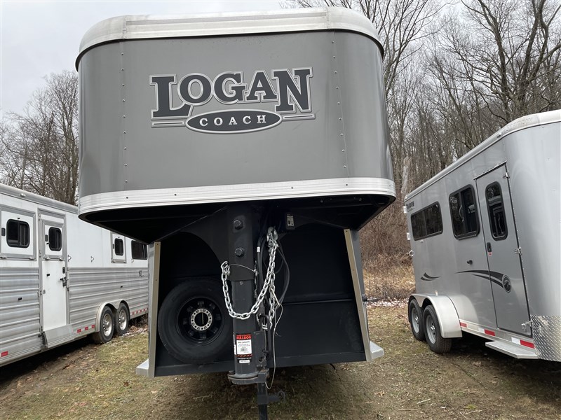 2022 Logan Coach 4 horse slant gooseneck