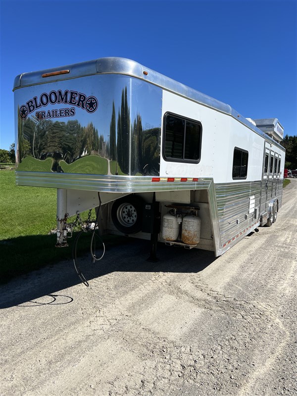 2008 Bloomer 4 HORSE 12' SHORTWALL FULL LIVING QUARTERS