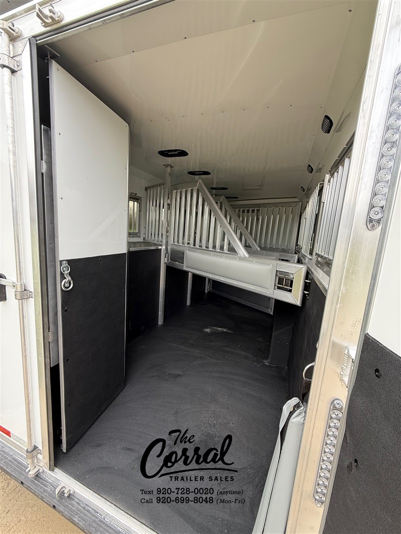 2026 smc laramie 8413 4h 13’ sw, sofa glide with bar