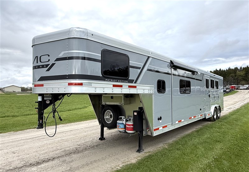 2026 smc 3h 14' sw living quarters glide-out p8314ssrb