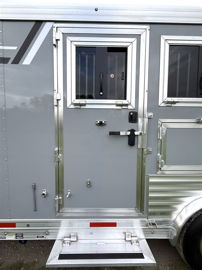 2026 smc 3h 14' sw living quarters glide-out p8314ssrb