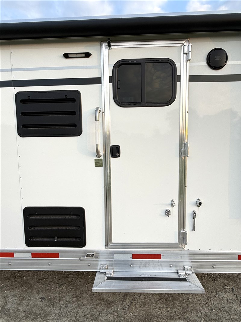 Trailer Photo 7