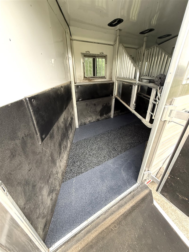 Trailer Photo 15