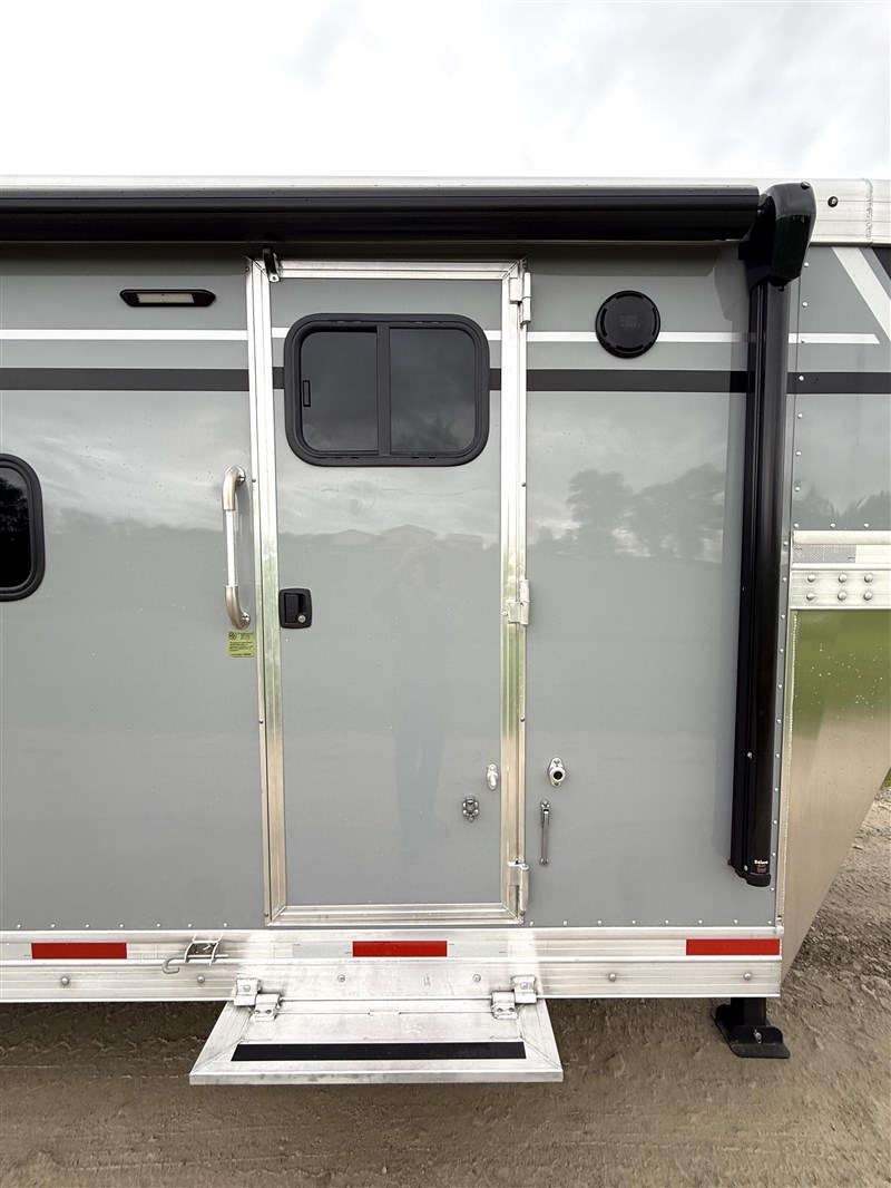 Trailer Photo 8