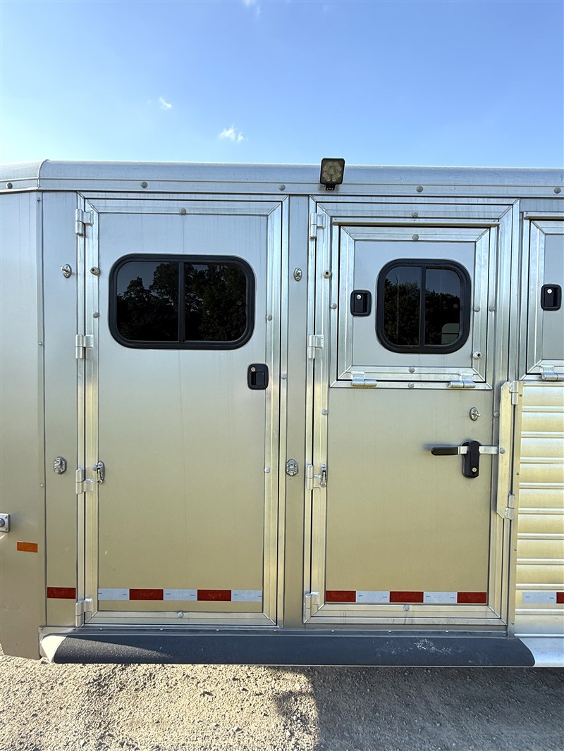 Trailer Photo 13