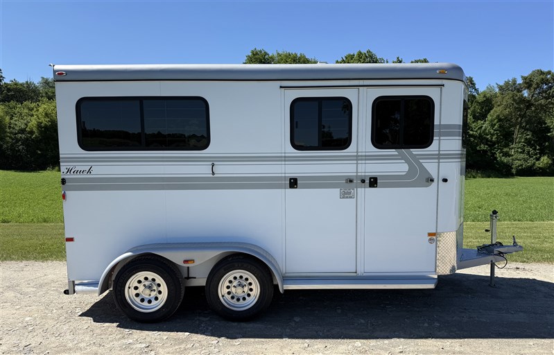 2018 Hawk 2-horse straight load bumper w/dressing room