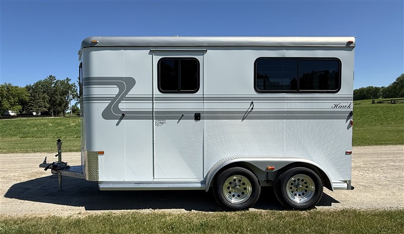 2018 Hawk 2-horse straight load bumper w/dressing room