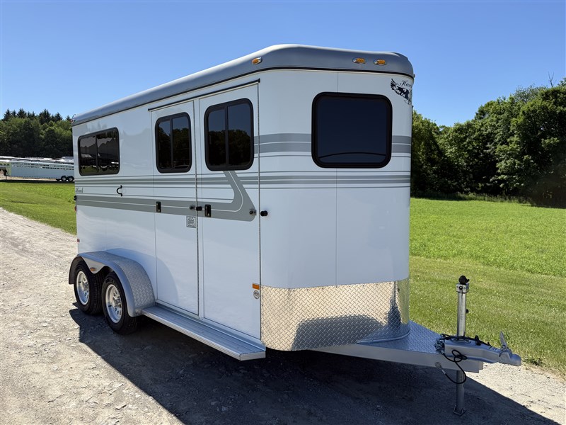 2018 Hawk 2-horse straight load bumper w/dressing room