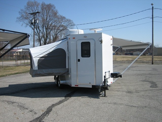 2014 Dixie Star 1 Horse 13' with LQ