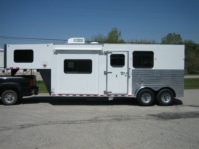 2014 Dixie Star 8' 2 Horse GN
