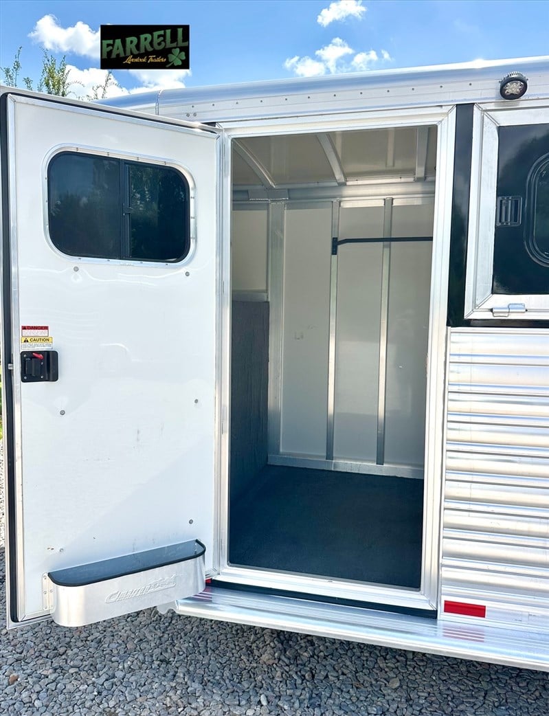 Trailer Photo 9