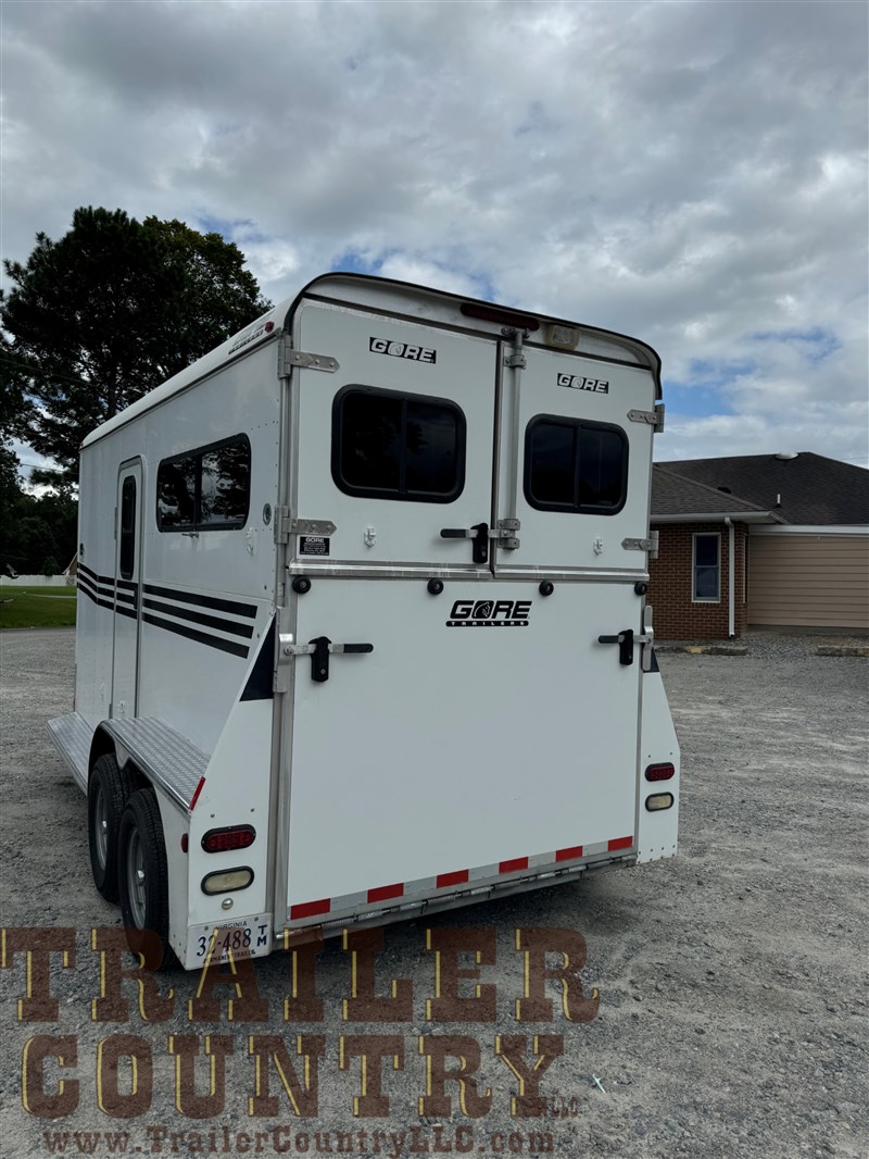 2008 Gore 2 horse bumper pull w/ side ramp and dressing room