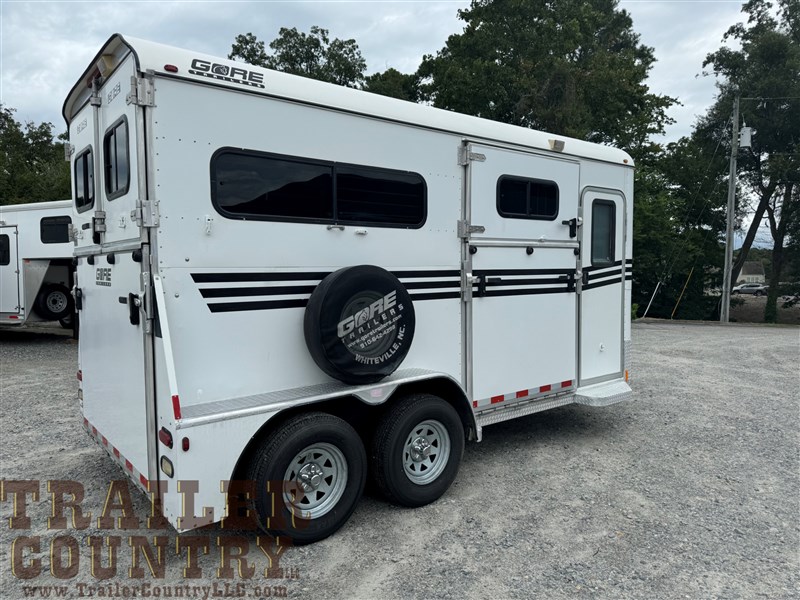 2008 Gore 2 horse bumper pull w/ side ramp and dressing room