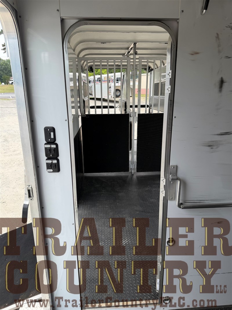 Trailer Photo 12