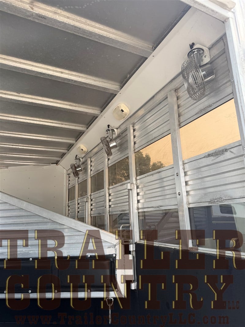 Trailer Photo 11