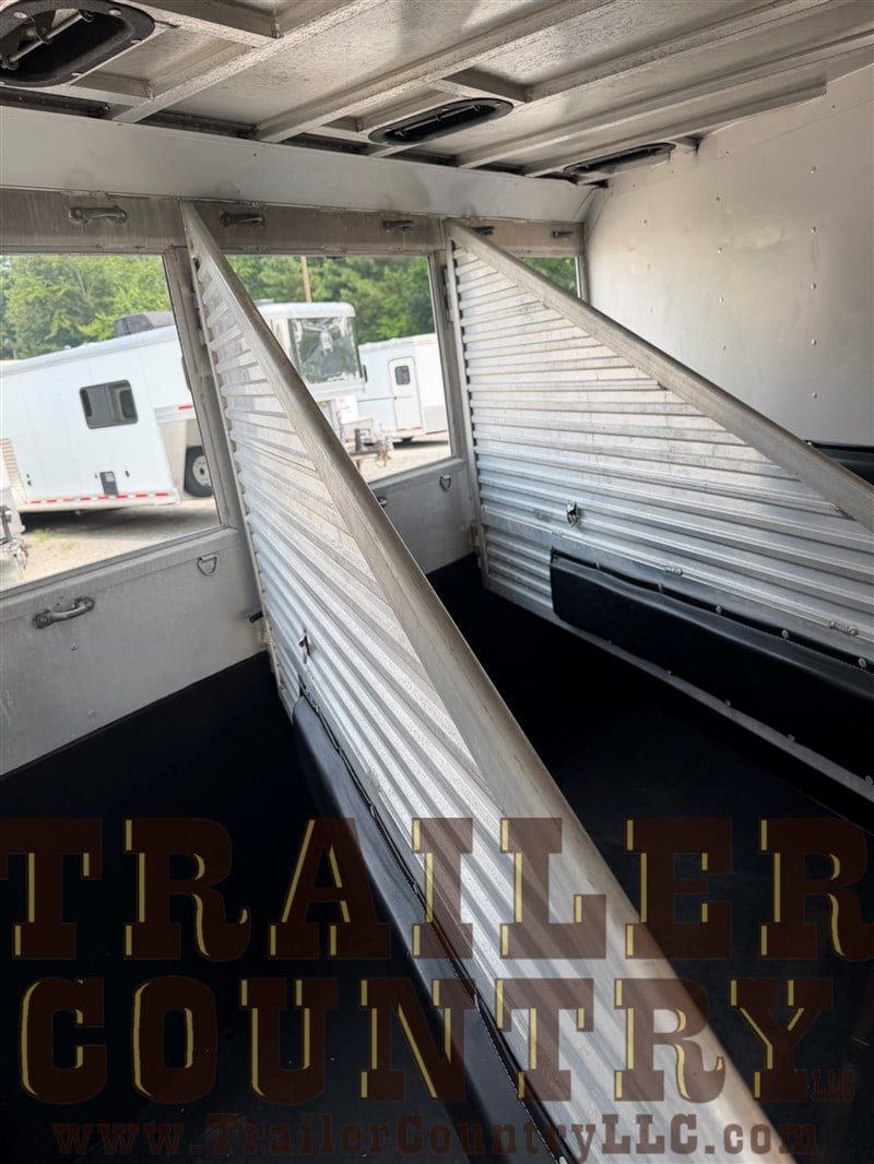 Trailer Photo 12