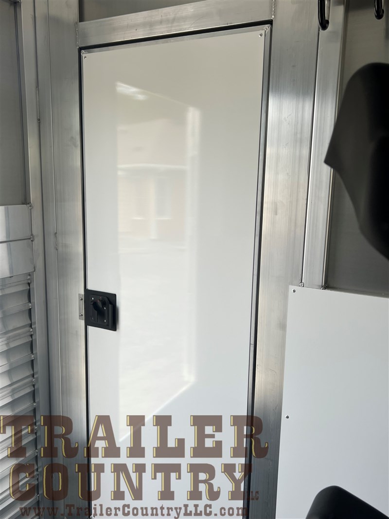 Trailer Photo 13