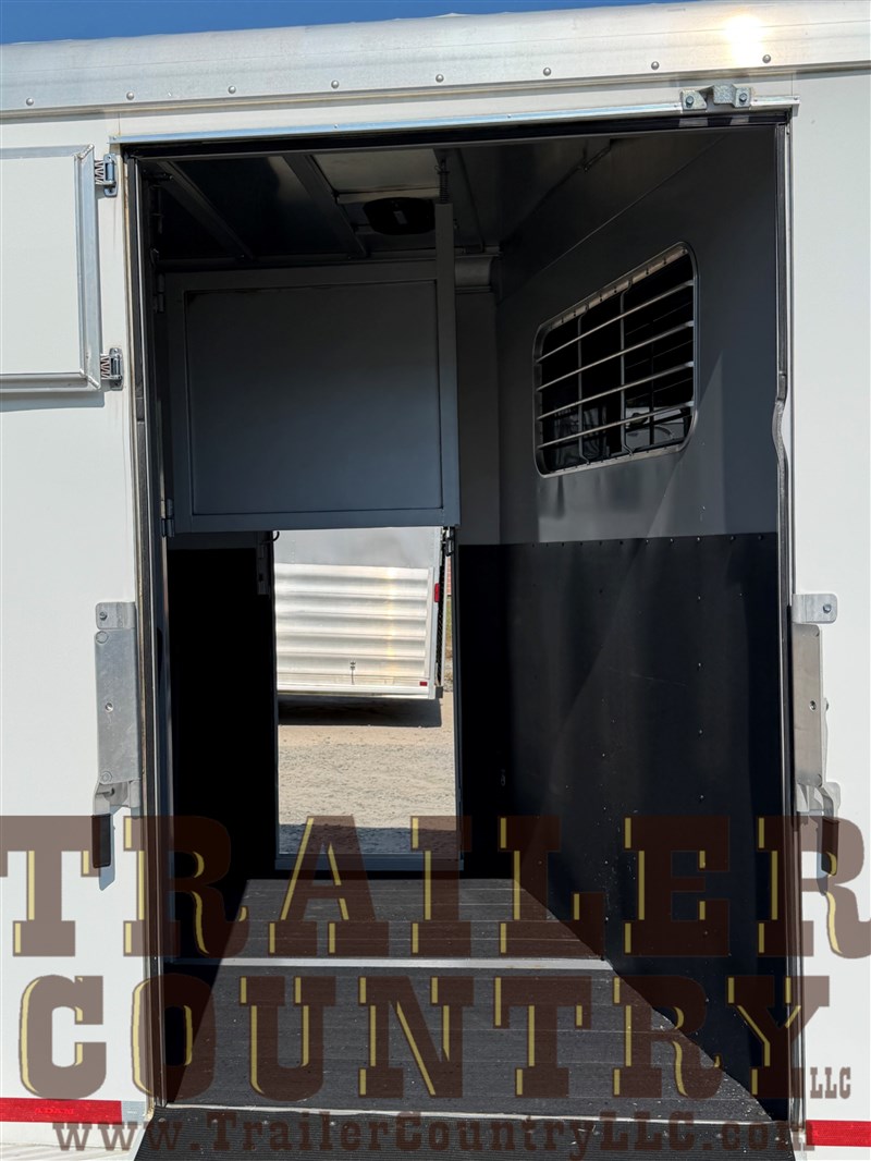 Trailer Photo 13