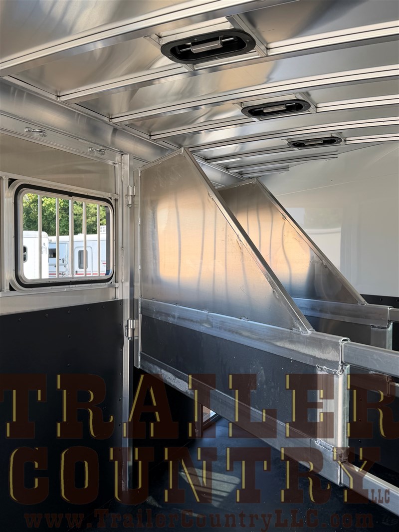 Trailer Photo 11