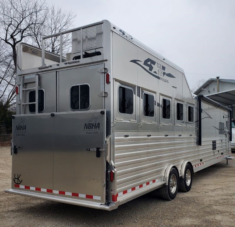 2020 4 Star 5H Custom 18' Trail Boss LQ, Integrated Pod, Ramp