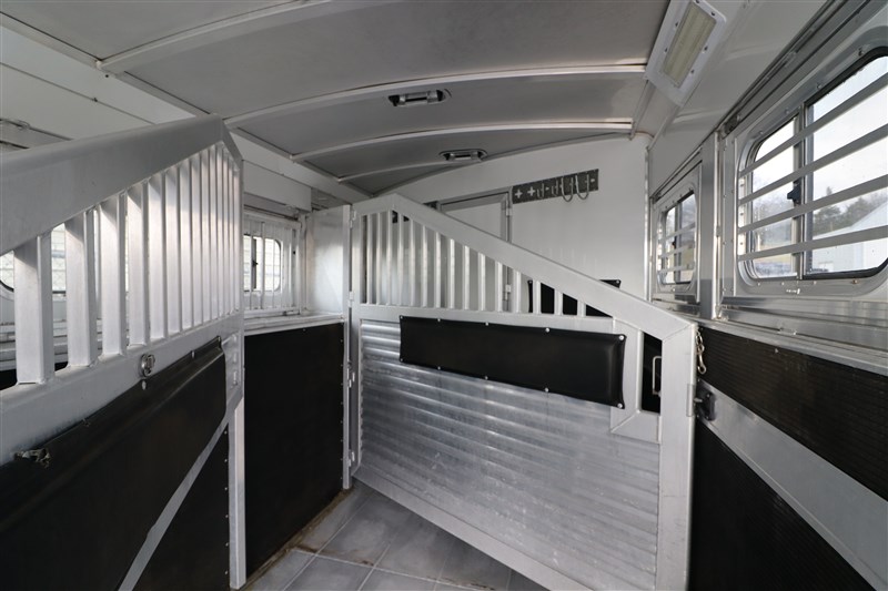 Trailer Photo 9
