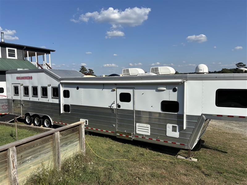2013 Bloomer 5h 17' lq, bunk room! located in southern pines nc