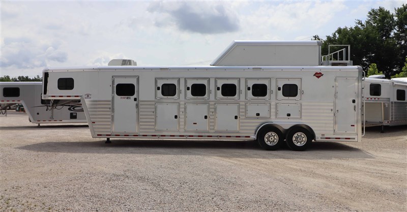 2025 Hart 5h trainer trailer, ac in dressing room, haypod