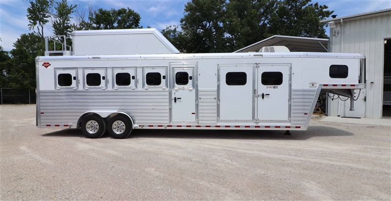 2025 Hart 5h trainer trailer, ac in dressing room, haypod