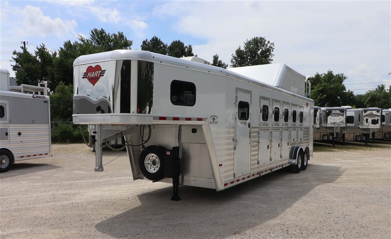 2025 Hart 5h trainer trailer, ac in dressing room, haypod