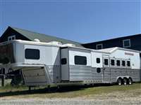 2013 5 horse Bloomer 5H 17' LQ, Bunk Room! Located in Southern Pines NC