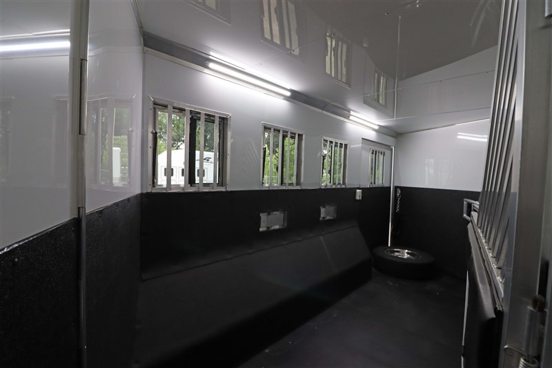 Trailer Photo 14