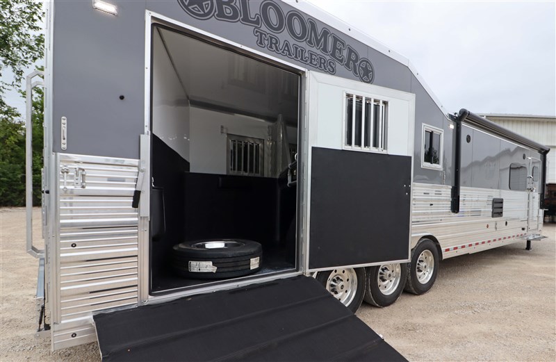 Trailer Photo 11