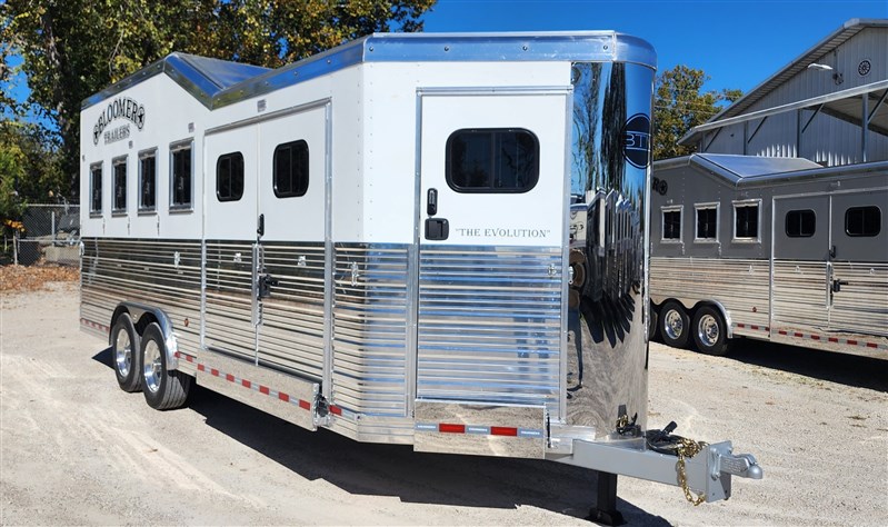 2026 Bloomer 4H BP, Trainer Tack, Integrated Pod, Air Ride