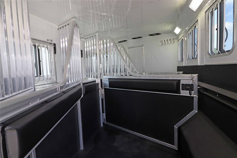 Trailer Photo 11