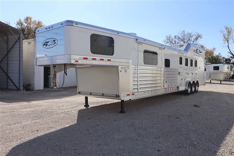 2026 4 Star 4H 15’9” Trail Boss LQ, 10' Hay Pod, Generator