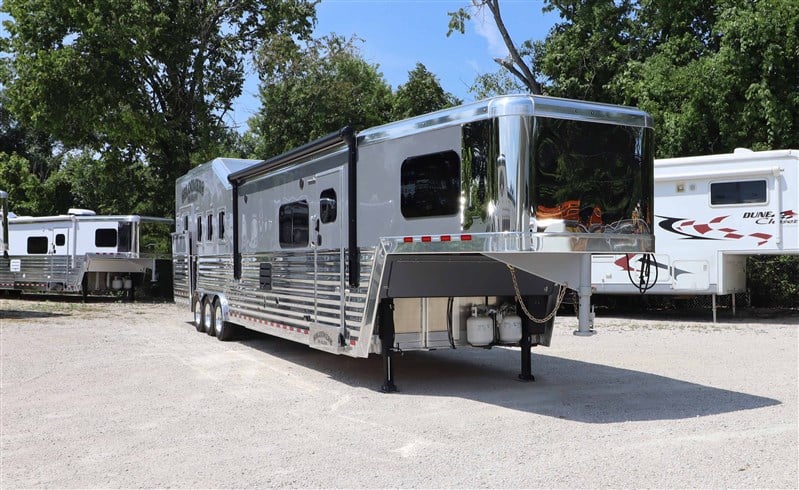 2026 Bloomer 4+1 Horse 15'9" Trail Boss LQ, Integrated Hay Pod