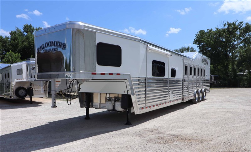 2026 Bloomer 6H Side Load, 15'9" Trail Boss LQ, Hydraulic Slide