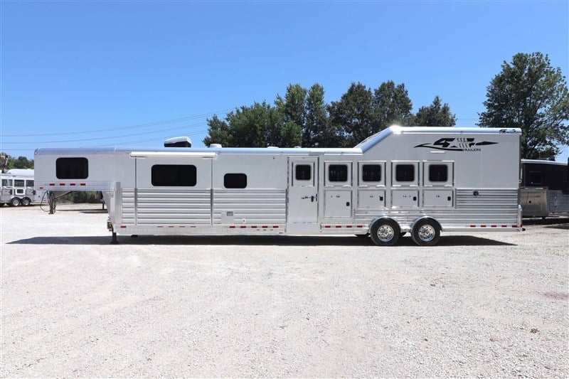 2027 4 Star 5H 15'9" Trail Boss LQ, Generator, Integrated Pod