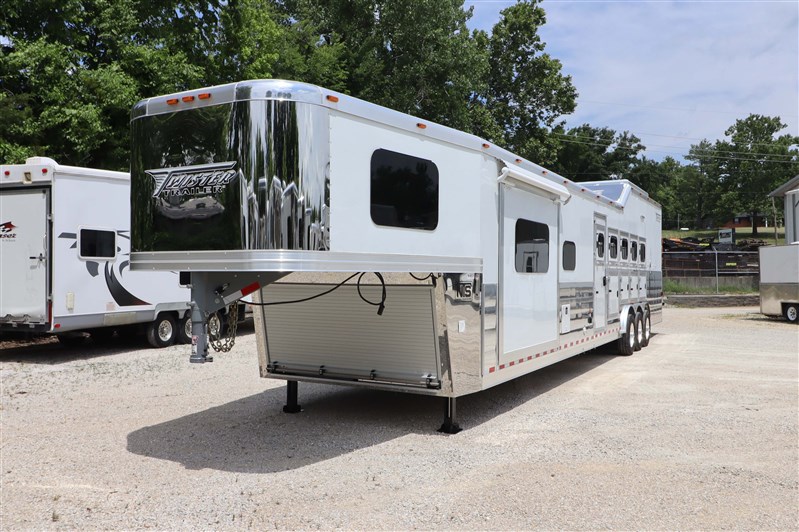 2024 Twister 5H 15' 6" Outlaw LQ, Slide, Generator, Ramp