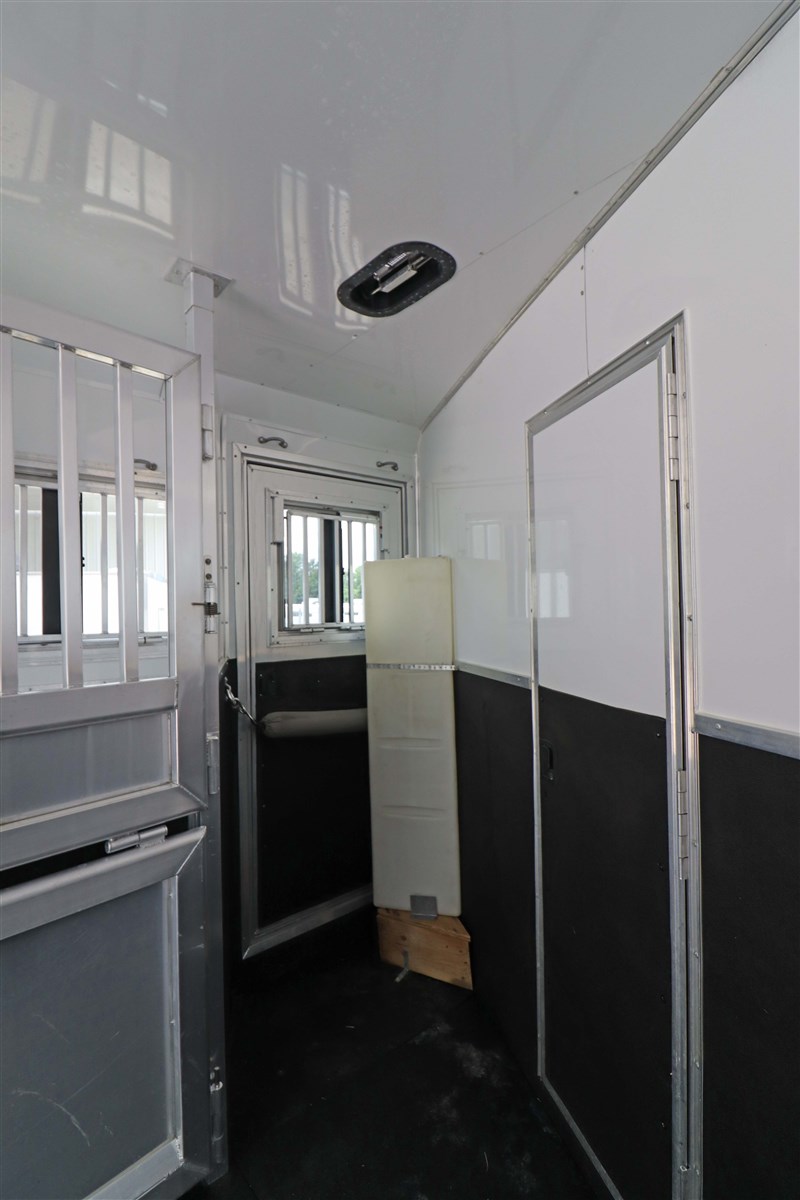 Trailer Photo 9