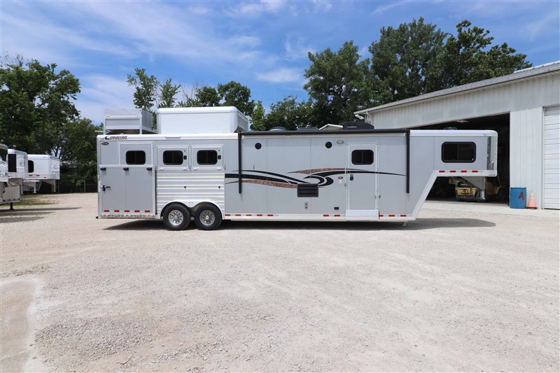 2017 Cimarron 3H 13' Outback LQ, Stud Divider, Escape Door, Pod