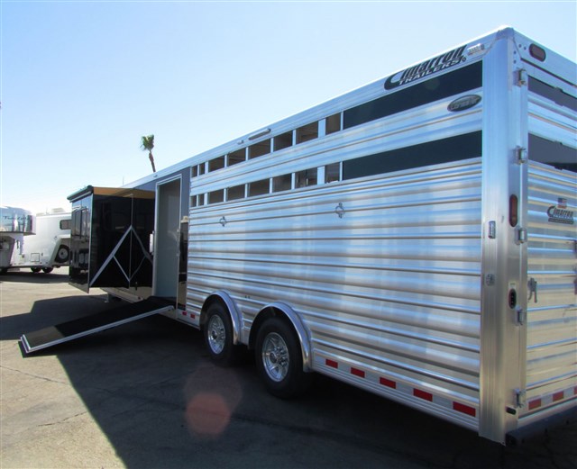 2019 Cimarron Lonestar w/ mid tack/bunks