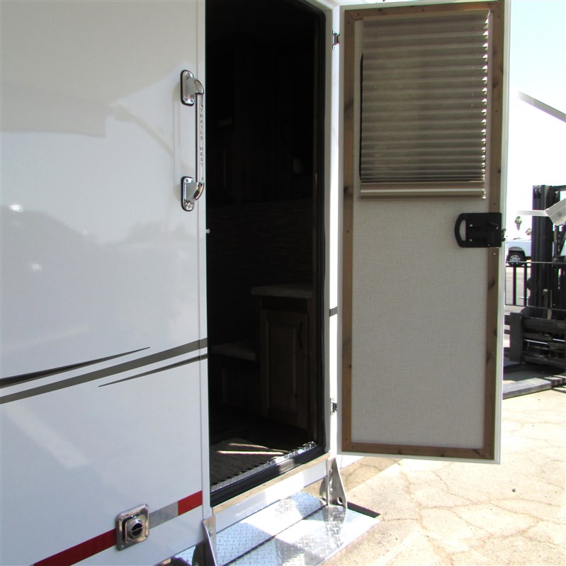 Trailer Photo 12